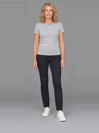 Helen, an Aaina AI studio model: Woman, 55 · White · Slim