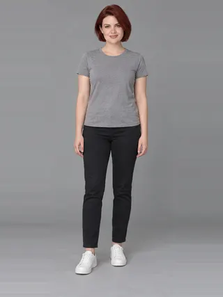 Rosie, an Aaina AI studio model: Woman, 31 · White · Slim