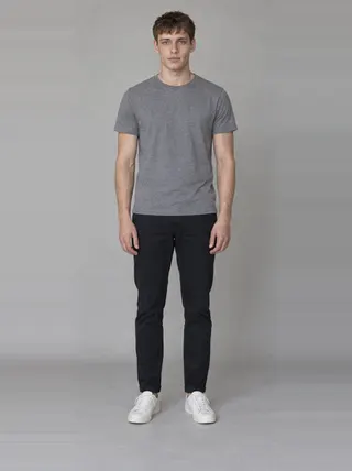 Florian, an Aaina AI studio model: Man, 20 · White · Slim
