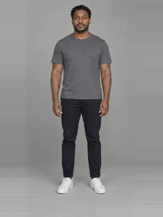 Wilmer, an Aaina AI studio model: Man, 34 · Hispanic / Latino · Athletic