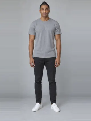 Andre, an Aaina AI studio model: Man, 24 · Black · Slim
