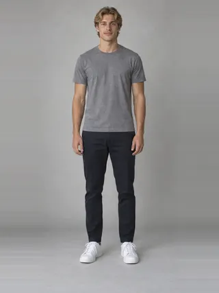 Felix, an Aaina AI studio model: Man, 23 · White · Slim