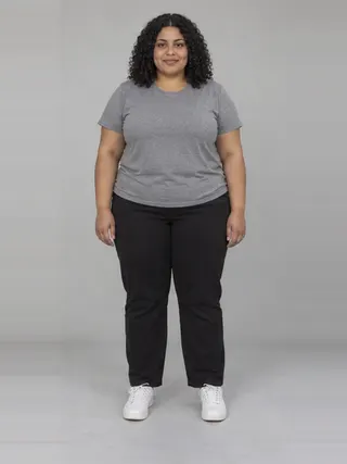 Salma, an Aaina AI studio model: Woman, 27 · Middle Eastern · Plus size