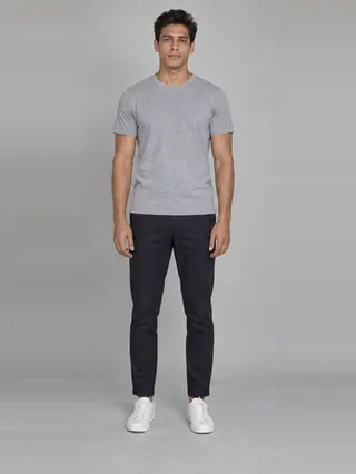 Emiliano, an Aaina AI studio model: Man, 24 · Hispanic / Latino · Slim