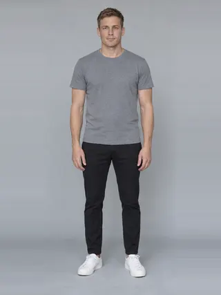 Johan, an Aaina AI studio model: Man, 36 · White · Slim