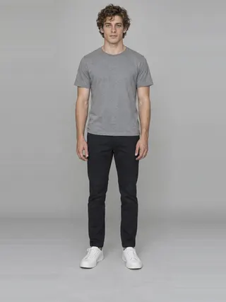 Elliot, an Aaina AI studio model: Man, 23 · White · Slim