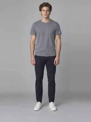 William, an Aaina AI studio model: Man, 25 · White · Slim