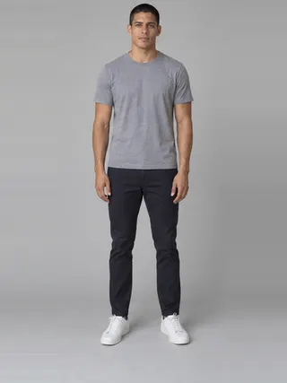 Alejandro, an Aaina AI studio model: Man, 26 · Hispanic / Latino · Slim