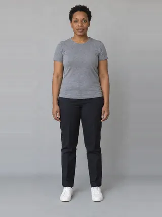 Thaís, an Aaina AI studio model: Woman, 38 · Hispanic / Latino · Athletic