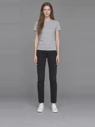 Nora, an Aaina AI studio model: Woman, 22 · White · Slim