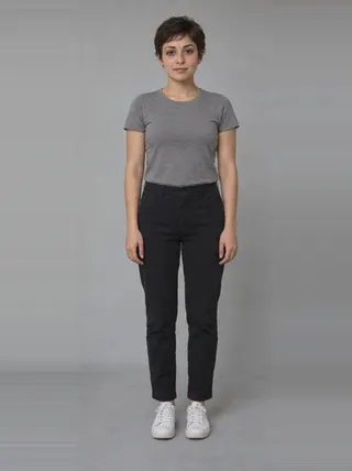Chiara, an Aaina AI studio model: Woman, 24 · White · Slim