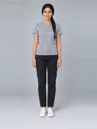 Dina, an Aaina AI studio model: Woman, 28 · Middle Eastern · Slim