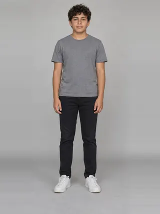Mateus, an Aaina AI studio model: Boy, 14 · Hispanic / Latino · Average