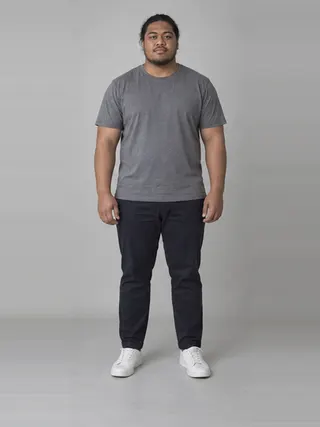 Sione, an Aaina AI studio model: Man, 27 · Multiracial · Plus size