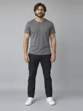 Andreas, an Aaina AI studio model: Man, 32 · White · Slim
