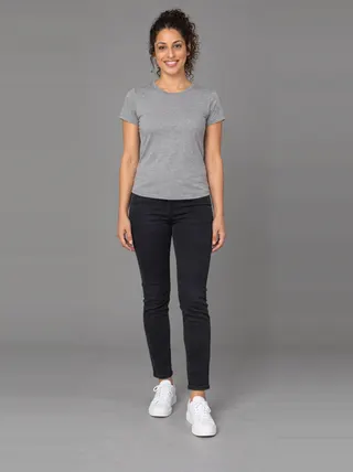 Yasmin, an Aaina AI studio model: Woman, 28 · Middle Eastern · Slim