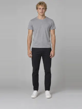 Cole, an Aaina AI studio model: Man, 21 · White · Slim