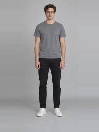 Max, an Aaina AI studio model: Man, 24 · White · Slim