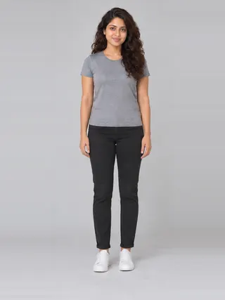 Divya, an Aaina AI studio model: Woman, 28 · South Asian · Slim
