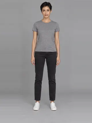 Ximena, an Aaina AI studio model: Woman, 26 · Hispanic / Latino · Slim