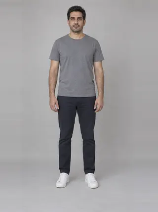 Kian, an Aaina AI studio model: Man, 37 · Middle Eastern · Average