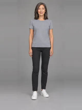 Hana, an Aaina AI studio model: Woman, 55 · East Asian · Slim