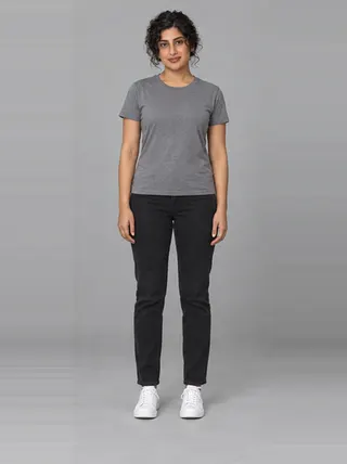 Tanvi, an Aaina AI studio model: Woman, 24 · South Asian · Slim
