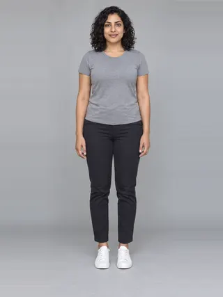 Kiran, an Aaina AI studio model: Woman, 35 · South Asian · Slim
