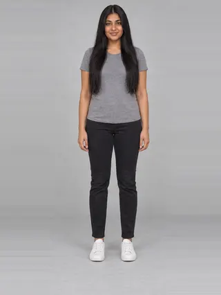 Ishita, an Aaina AI studio model: Woman, 24 · South Asian · Slim