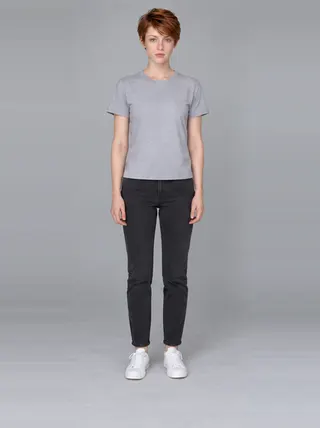 Ivy, an Aaina AI studio model: Woman, 20 · White · Slim