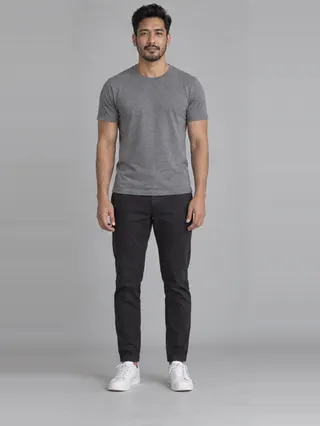 Danilo, an Aaina AI studio model: Man, 30 · Southeast Asian · Slim