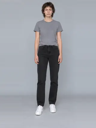 Juno, an Aaina AI studio model: Woman, 25 · White · Slim