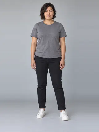 Aiyana, an Aaina AI studio model: Woman, 38 · Indigenous · Slim