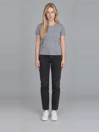 Elsa, an Aaina AI studio model: Woman, 25 · White · Slim