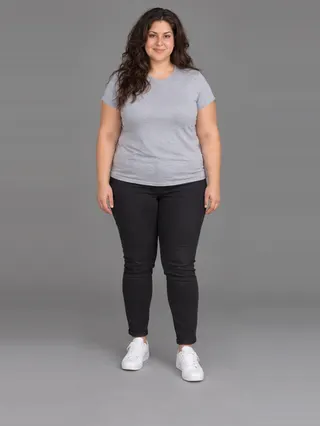 Leila, an Aaina AI studio model: Woman, 28 · Middle Eastern · Plus size