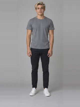 Bruno, an Aaina AI studio model: Man, 21 · Hispanic / Latino · Slim