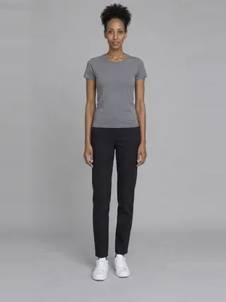 Selam, an Aaina AI studio model: Woman, 36 · Black · Slim