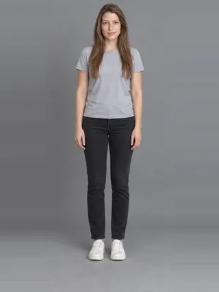 Lena, an Aaina AI studio model: Woman, 28 · White · Slim