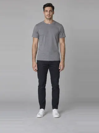 Stefano, an Aaina AI studio model: Man, 28 · White · Slim