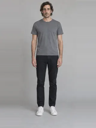 Facundo, an Aaina AI studio model: Man, 40 · Hispanic / Latino · Slim