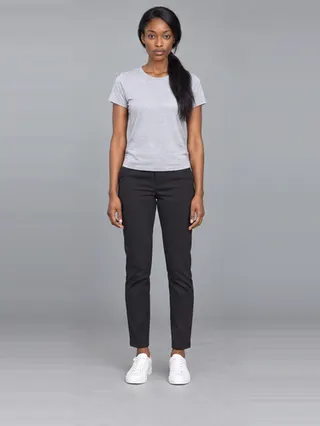 Amara, an Aaina AI studio model: Woman, 28 · Black · Slim
