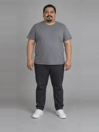 Rodrigo, an Aaina AI studio model: Man, 38 · Hispanic / Latino · Plus size
