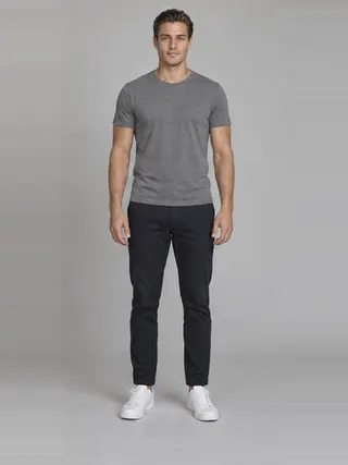 Jake, an Aaina AI studio model: Man, 24 · White · Slim