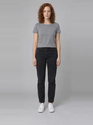 Orla, an Aaina AI studio model: Woman, 28 · White · Slim