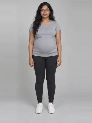 Anu, an Aaina AI studio model: Woman, 29 · South Asian · Average
