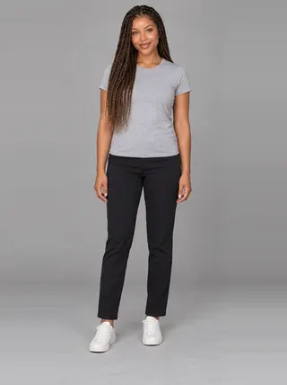Brielle, an Aaina AI studio model: Woman, 25 · Black · Slim