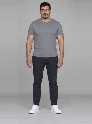 Héctor, an Aaina AI studio model: Man, 45 · Hispanic / Latino · Average