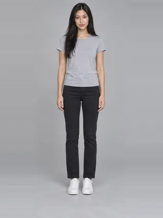 Mayumi, an Aaina AI studio model: Woman, 25 · Southeast Asian · Slim