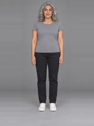 Samira, an Aaina AI studio model: Woman, 62 · Middle Eastern · Slim