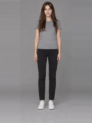 Eva, an Aaina AI studio model: Woman, 28 · White · Slim